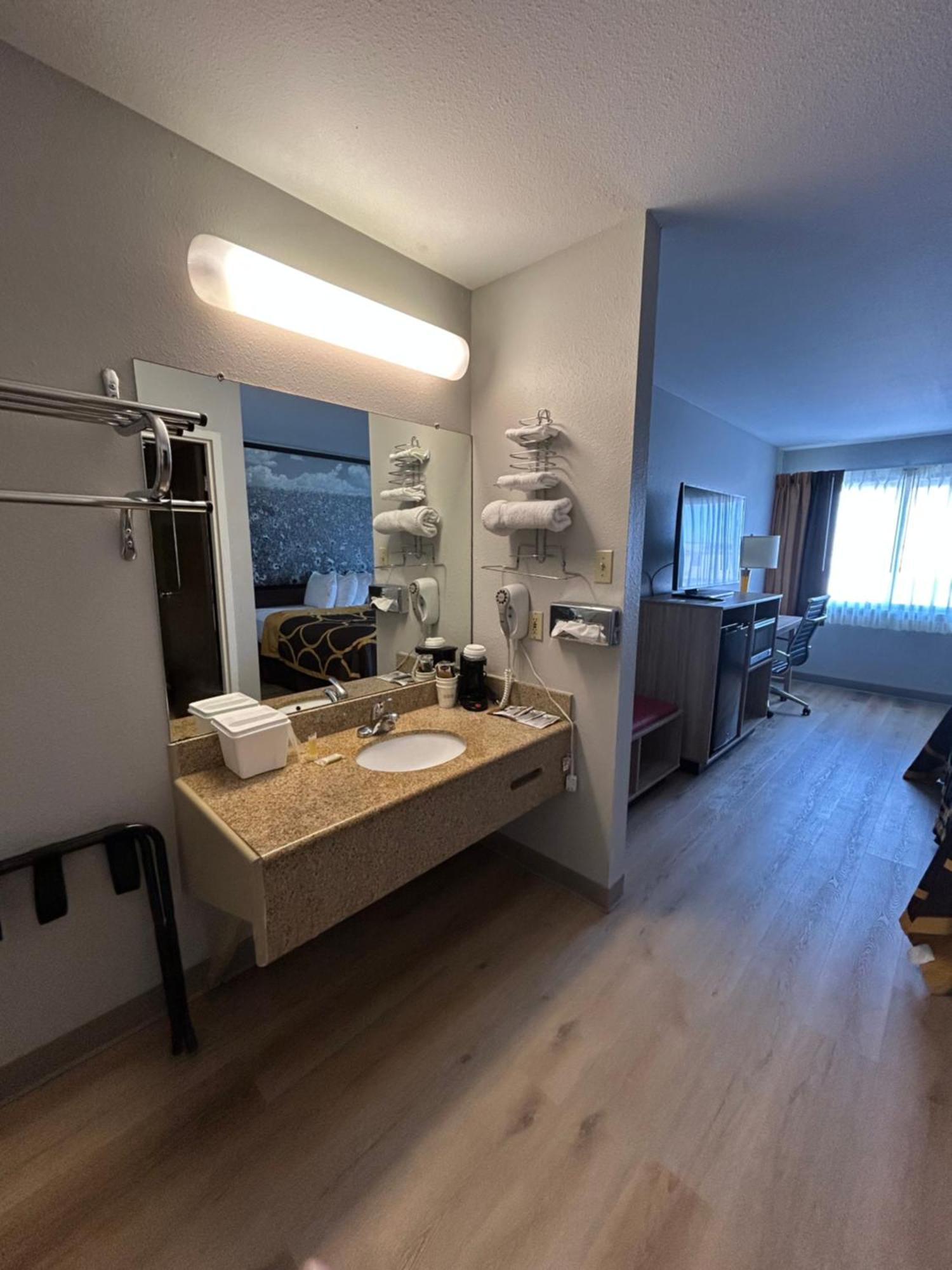 Super 8 by Wyndham Sterling CO Hotel Eksteriør billede