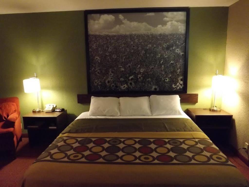 Super 8 by Wyndham Sterling CO Hotel Eksteriør billede